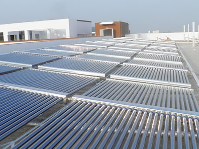 北海太陽能熱水器工程聯(lián)箱熱水供暖系統(tǒng)