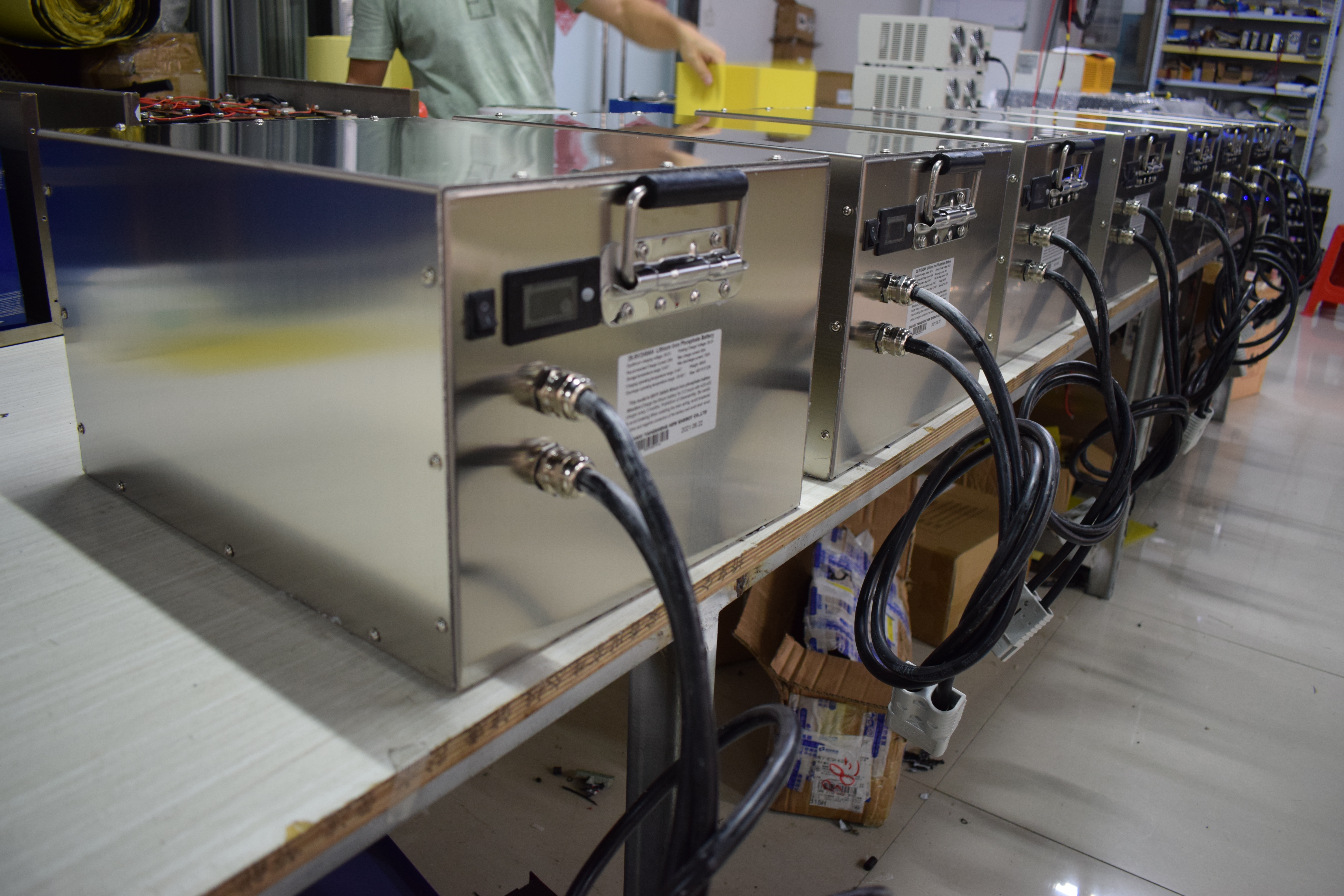 磷酸鐵鋰儲(chǔ)能電池箱